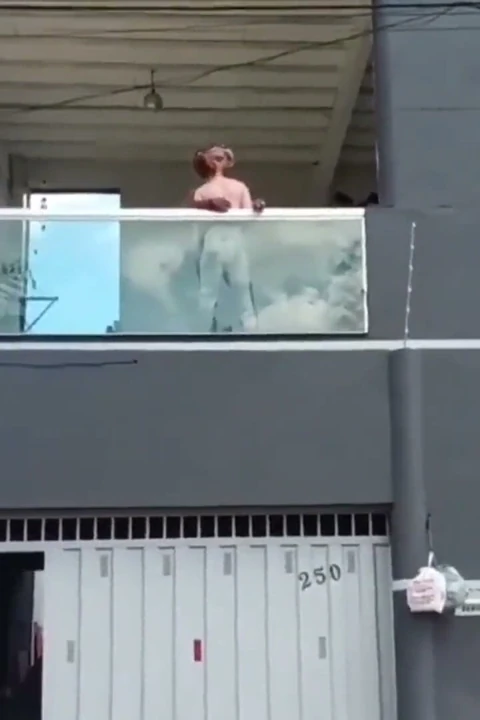 O kadar azgındım ki erkeğimle balkonda seks yaptım