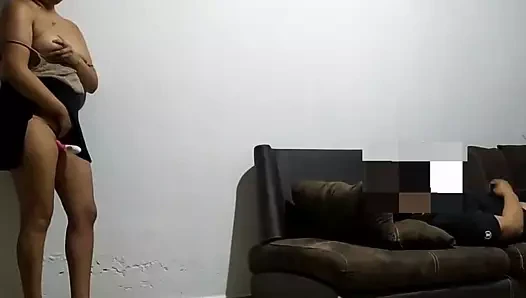 Üvey kardeşim kanepede Mastürbasyon !!!