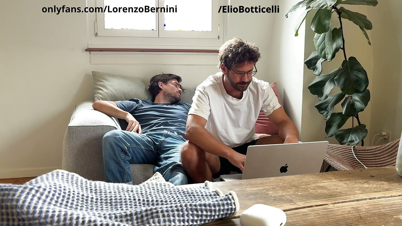 Hetero arkadaşımın karısı bizi otuzbir çekerken yakaladı