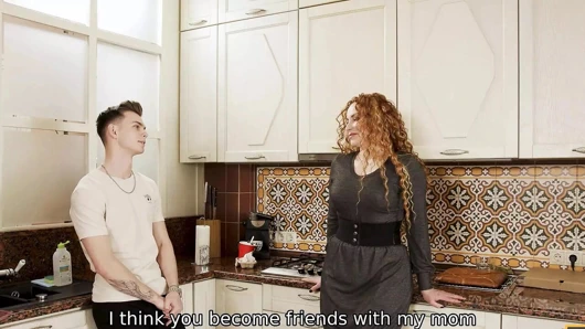 SHAME4K. Adam siyah çoraplı orta yaşlı seksi kadının pastasının ve tatlı amının tadını çıkarıyor