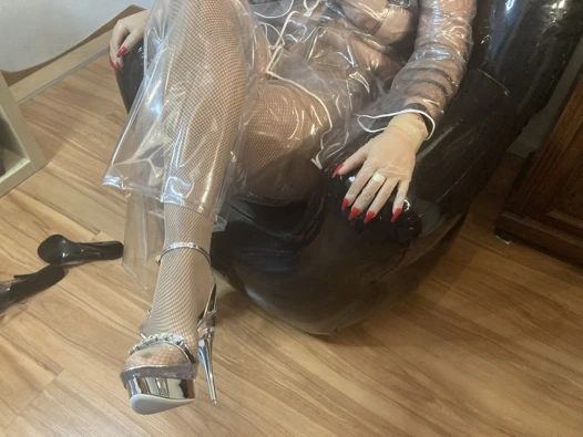 Net pvc topuklu ayakkabılar fetişi