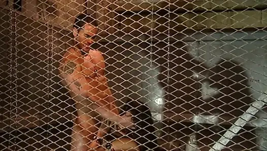 BDSM ilişkisinde kölenin yarağına ateşli bir sakso çekiyor