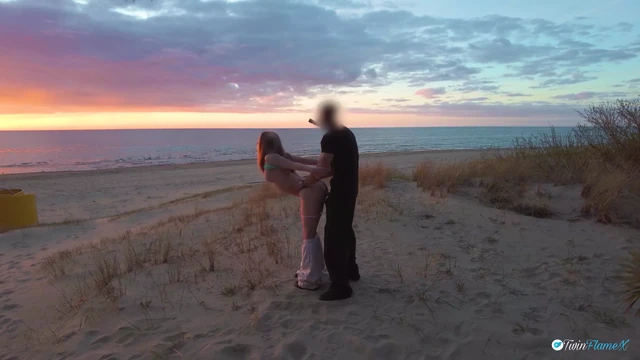 Трахаю свою девушку у Моря