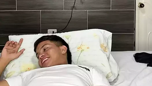 Samanthaa'm beni sütsüz bırakana kadar beni lezzetli bir sikişiyor