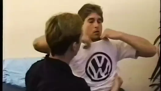 Azgın adamlar yatakta deney yapmak istiyor