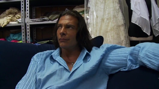 İri göğüslü üvey anne üvey oğlunun onu her pozisyonda sikmesine izin veriyor