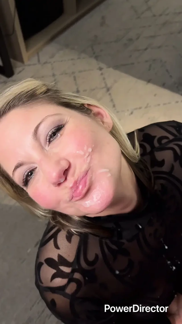 Sinsi evli kadının kocasının arkadaşlarının yarağını emmesi gerekiyordu