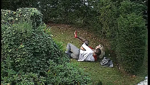 Büyük Memeli Yaramaz Hemşire Hasta Tarafından Kanepede Sikiliyor - Sarışın Güzellik Sakso!