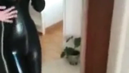 lateks kedi kıyafeti