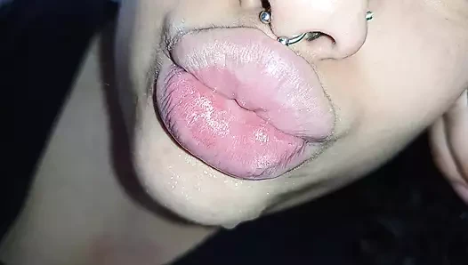 CREAMPIE NA BOQUINHA GULOSA,ELA FODE TAO FORTE ATE O CORNO GOZAR