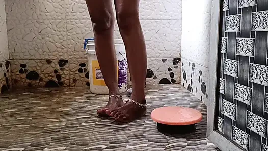 Damad a Gaya bathroom mein