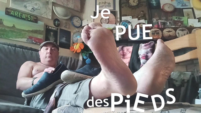 İyi şişman Pascal ekstra tekno elle muamelesini yapmadan önce oturma odasında ayak ve ayakkabı kokuyor!