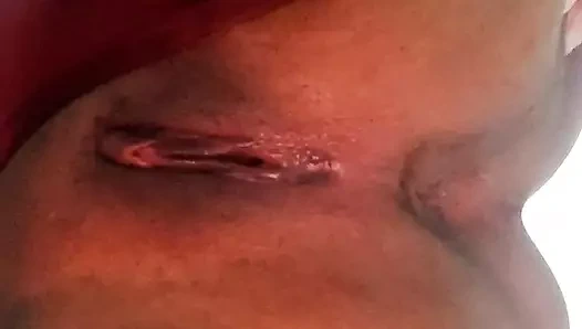 Bakire üvey kız kardeşimi kendine nasıl dokunduğuna dikizliyorum