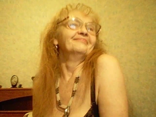 Kızıl saçlı gran chris'in yüzüne bakmanın kendine has bir yolu var.