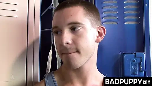 Ricky Larkin büyük yarağını Jordan'ın götüne sokuyor