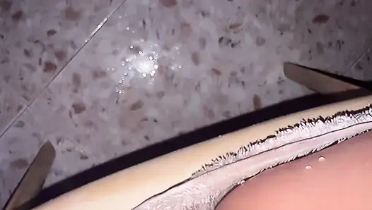 Brunette Squirt: Magic Fingers and Uncontrolled Squirts