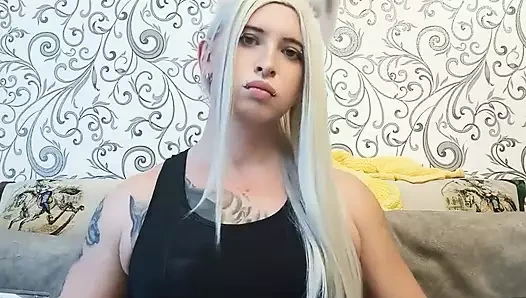 Femboy götünü sikiyor ve arka arkaya 2 kez boşalıyor