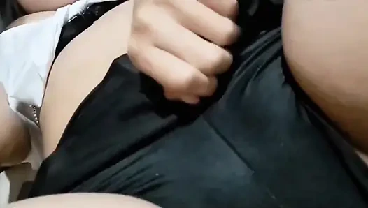 Azgın kız seks oyuncağıyla mastürbasyon yapıyor, gerçek ev yapımı