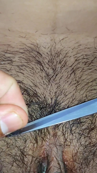 Обязательно поделиться моментом из "Это то, что происходит, когда вы просите своего мужа помочь вам удалить волосы вокруг киски"