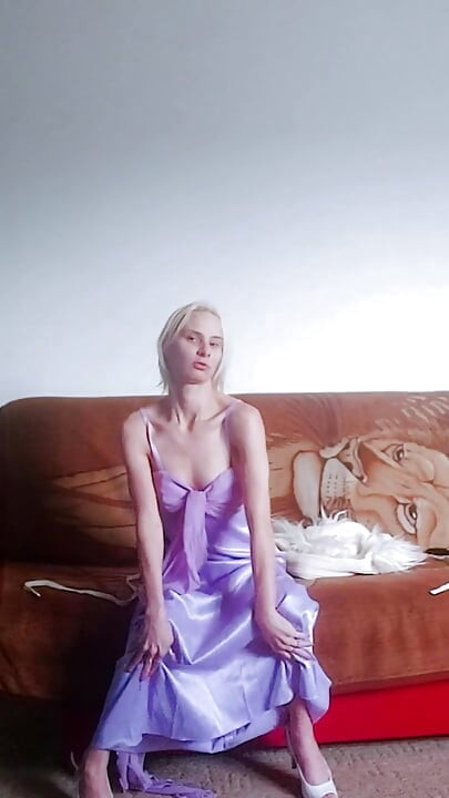 Polonyalı on sekiz yaşındaki soyunmuş erotik dans seks dansı - striptiz