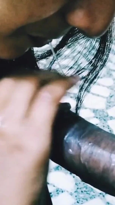 Знаковый момент из "Женщина офисного помощника сосет член за дополнительный бонус"