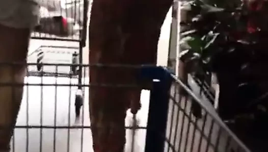 Seksi düzgün vücutlu latin genç erkek avcısı tanrıça