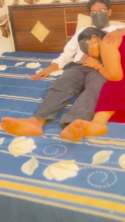 Hintli üvey anne ve üvey oğlu ilk sert gece | Klip 3