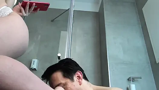 Fransız prenses tiktok hayranları için banyoda aşağılama!