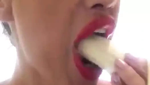 Luda je k'o struja oral seks meyve çok küçük muz