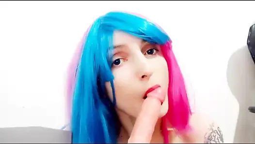 Üvey kız sakso çekiyor ve sikişiyor