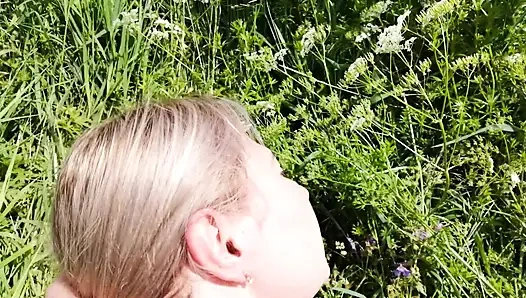 Dışarıda tarlada seviştim