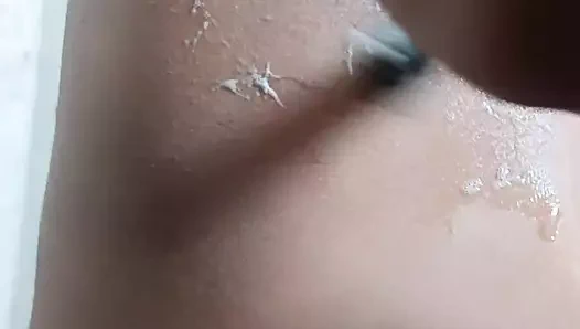 Hintli kız ısıyı kendi kendine yatıştırdı