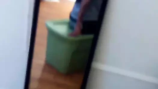 Ağızda genç abanoz fındık