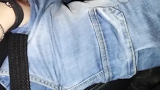 Arkadaşımın bir yabancı tarafından emilmesini filme alıyorum