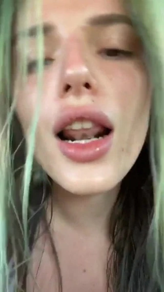 Bella thorne araba dil yolculuğu