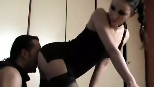 Öğleden sonrasının tadını çıkarmak istiyor