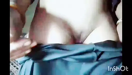 Amcığımın gençliği, her iki göğüslerim de sıkılaştı, bugün harika bir ruh halindeyim...