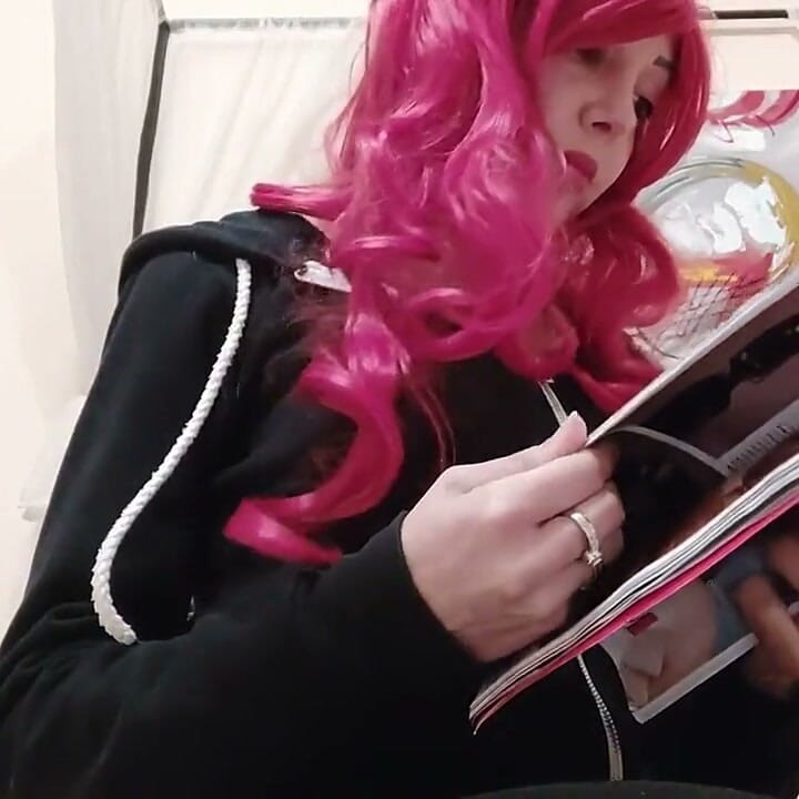 Bir moda dergisinde rahatlıyorum modeller çok seksi ve
