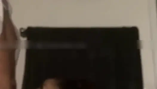 Aile Partisi Sırasında Minik Genç Üvey Kız Kardeşini Sikiyor