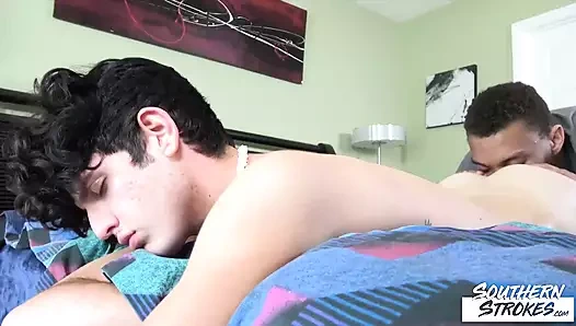 Southernstrokes sapık Troy Lopez'e James Jacob masaj yapıyor