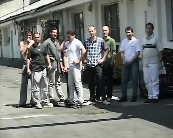 Трах на улице с огромным членом и возбужденными сексуальными девушками, гэнгбэнг и камшот фильм