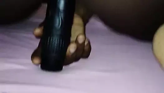 Seks oyuncaklarını seviyor