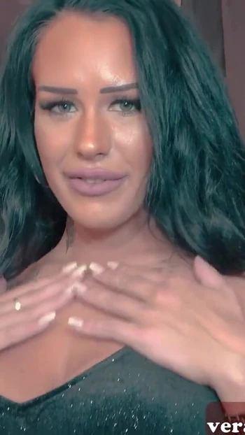 Эпический момент от "Немецкое свидание с трахом с грудастой фигуристой турецкой шлюшкой с черными волосами"