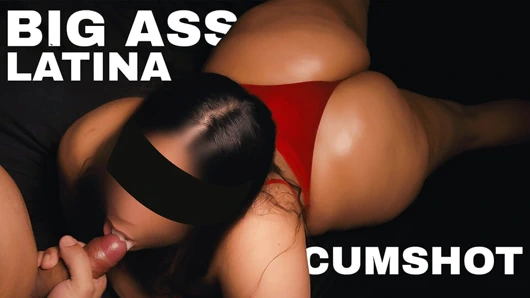 Yağlanmış büyük götlü latin sert domaltılarak sikiliyor. Tombul sallıyor