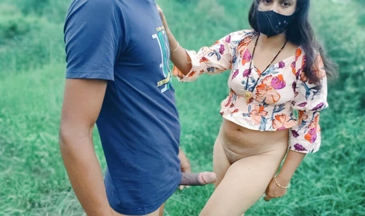 Hintli seksi soniya yenge devar ile konuşurken sikiliyor, açık havada çiftlikler seks Hintçe ses