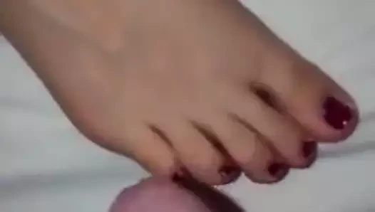 Seksi karısının ayaklarına boşalmak