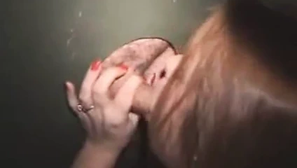 Yetişkin kitapçıda karısı