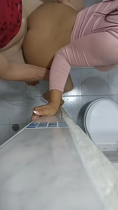 New York Abd'li 18 yaşındaki esmer büyük sarkık memeler üvey erkek kardeşinin büyük yarağını sikiyor bölüm 91