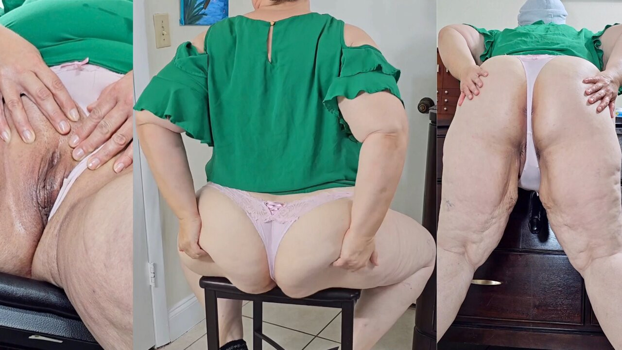 Benim büyük kıçımı gösteriş ve sadece senin için büyük bir yapay penis sürme