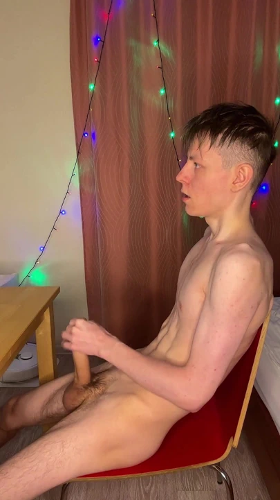 En iyi arkadaşımı hayal ediyorum twink'i her zaman daha sert boşaltıyor